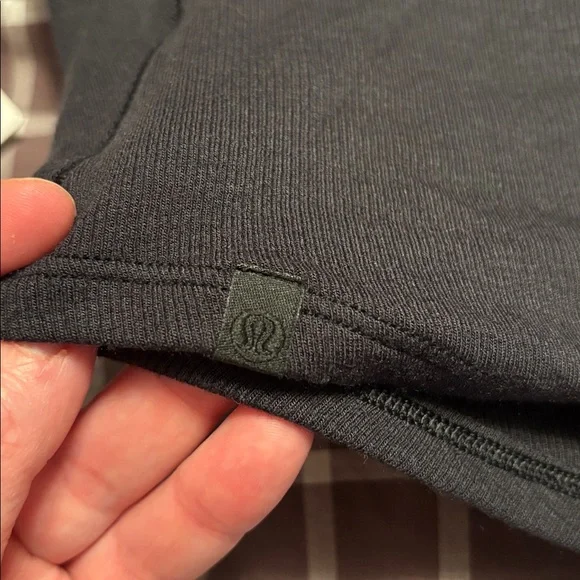 BNWT lululemon hold tight cropped tank - Picture 6 of 8